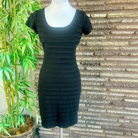 Max Studio Black Tiered Ruffled Bandage Bodycon Short Sleeve Dress Size Medium - Picture 1 of 5